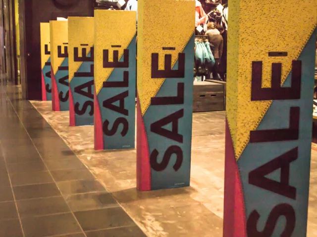 Boost Product Attention with Custom Retail Displays