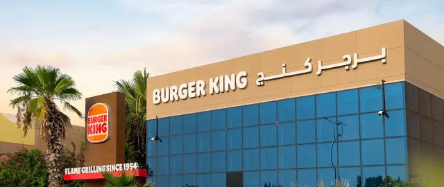 Why UAE Businesses Prefer Custom Signage Over Standard Designs