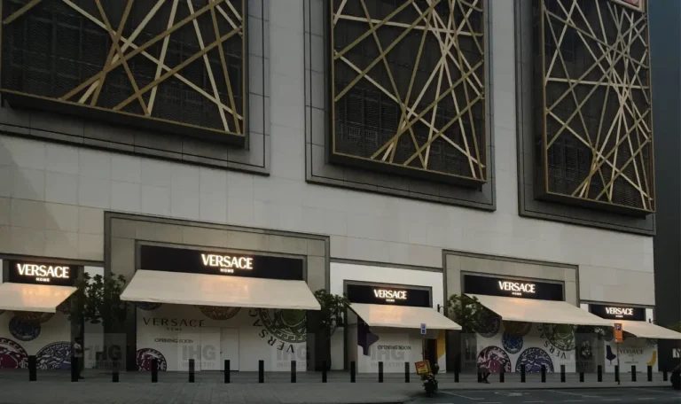 Versace, Dubai Mall - Metroplus