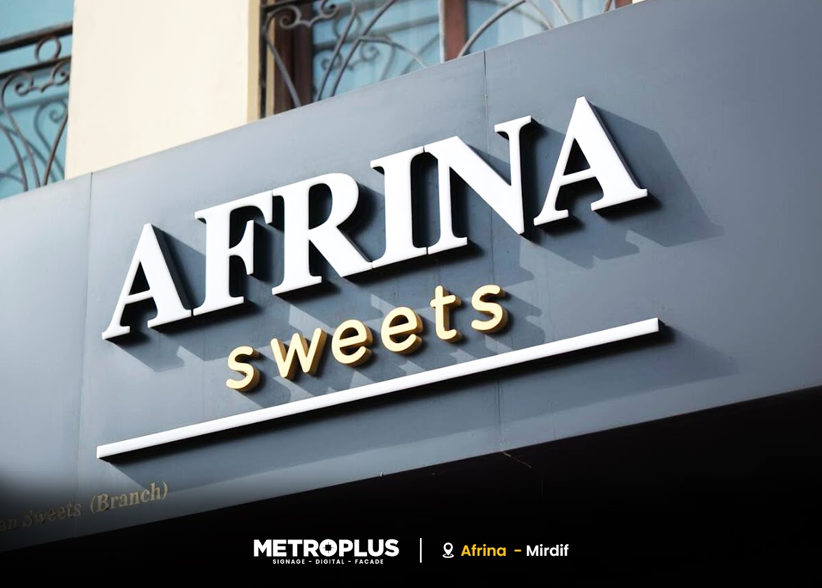 Signage for a Sweets & Cafe Storefront - Metroplus detail view