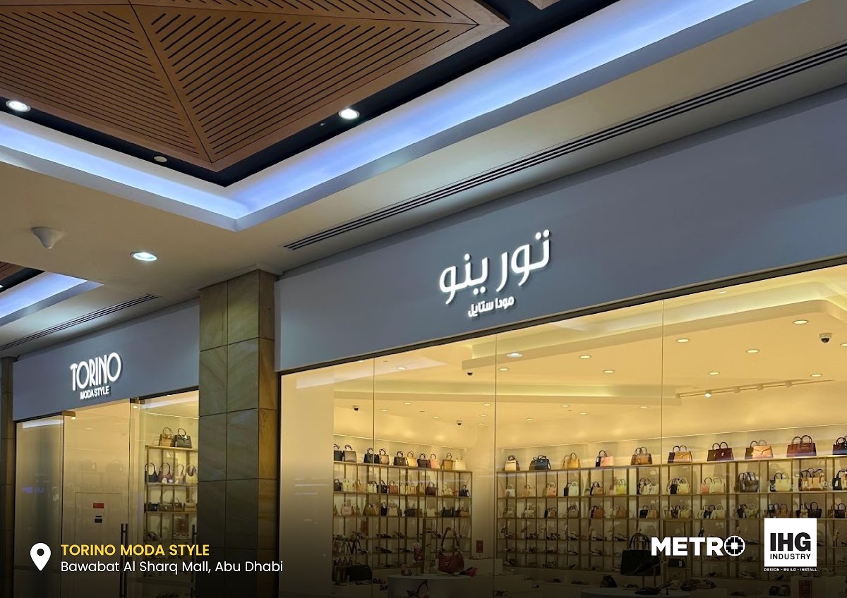 Illuminated Bilingual Signage for a Luxury Accessories Boutique - Metroplus detail view