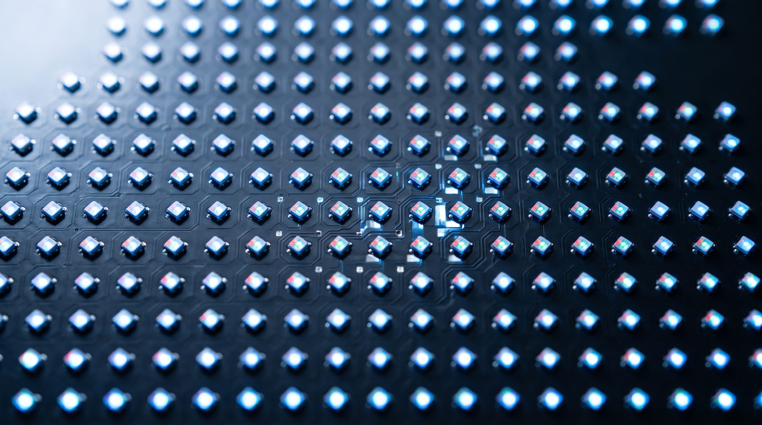 COB vs SMD LED Displays: A Technical Comparison