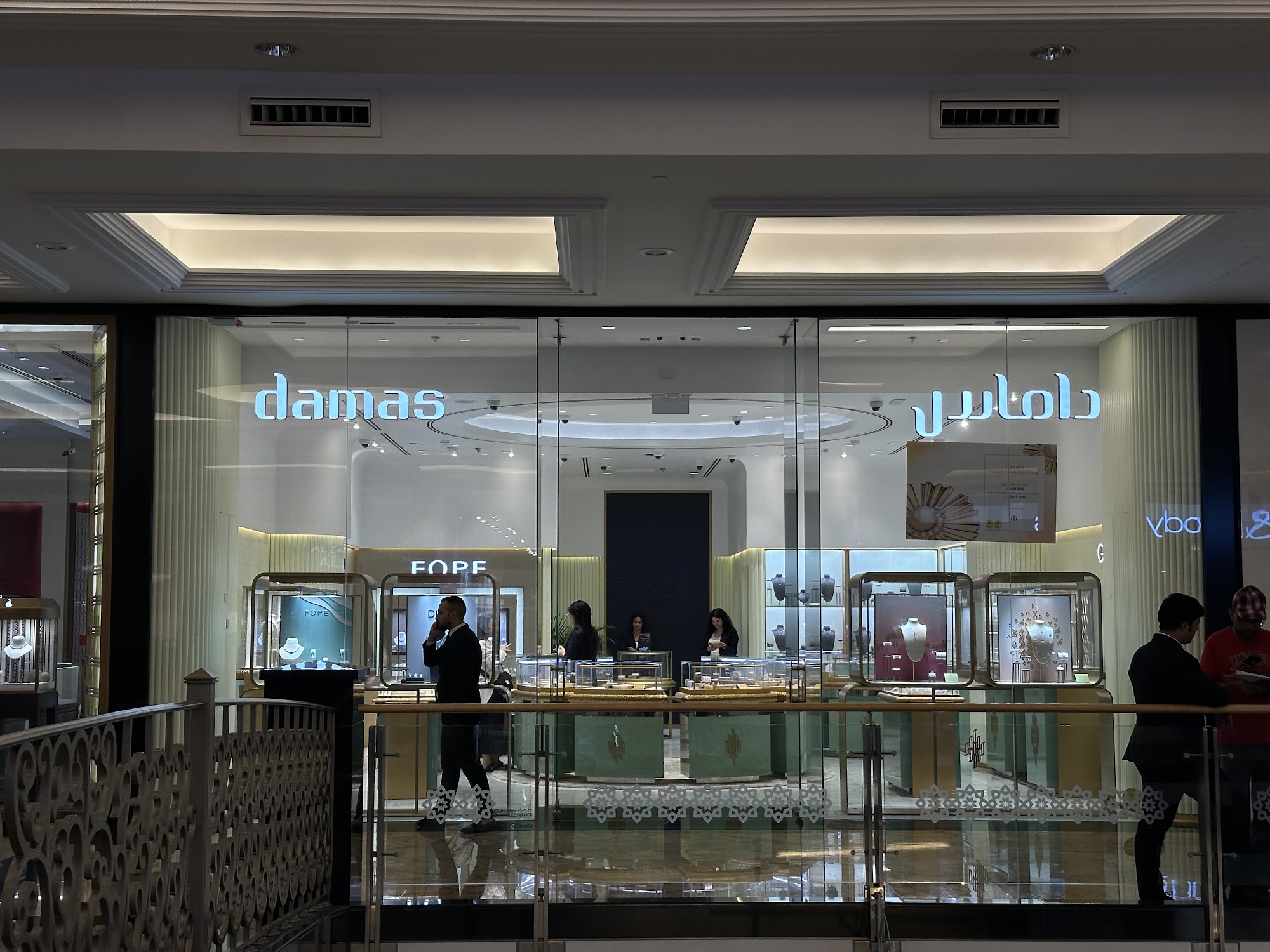 Damas, Mall of the Emirates – Mall of the Emirates, Dubai - Metroplus signage project
