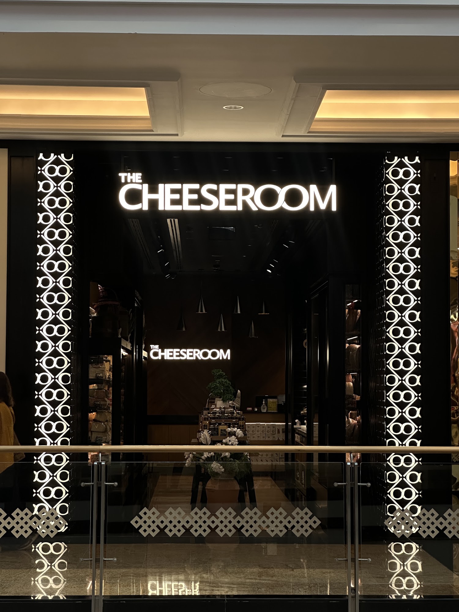 The Cheeseroom, Mall of the Emirates – Mall of the Emirates, Dubai - Metroplus signage project