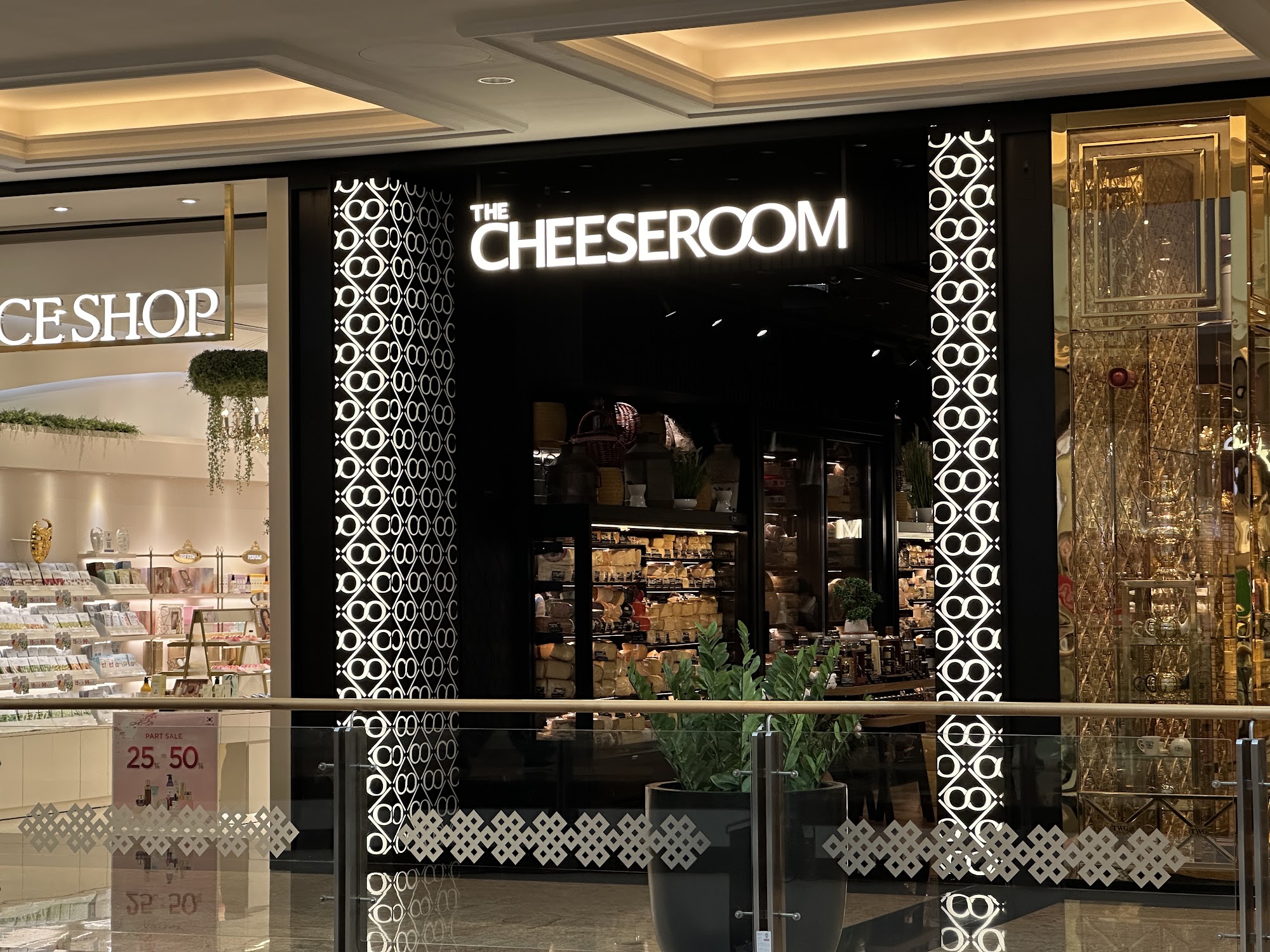 The Cheeseroom, Mall of the Emirates - Project Photo 6