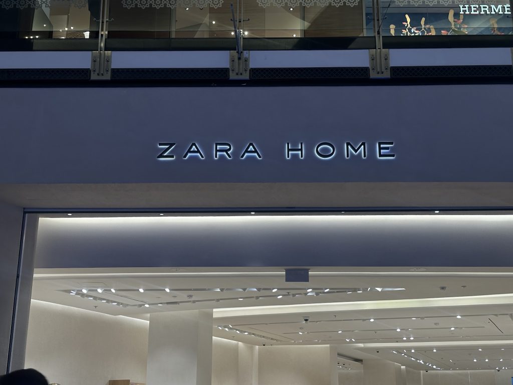 How Mall Signage Differs from Street Retail Signage